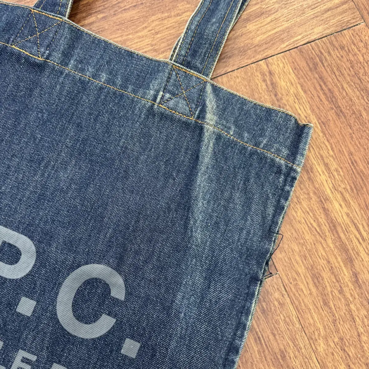 A.P.C 아페쎄 데님 에코백