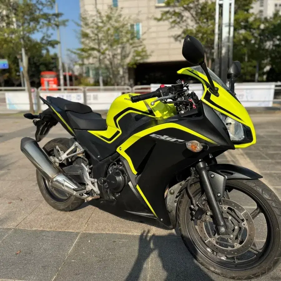 혼다 cbr300r 2017년형 짧은키로수 팝니다