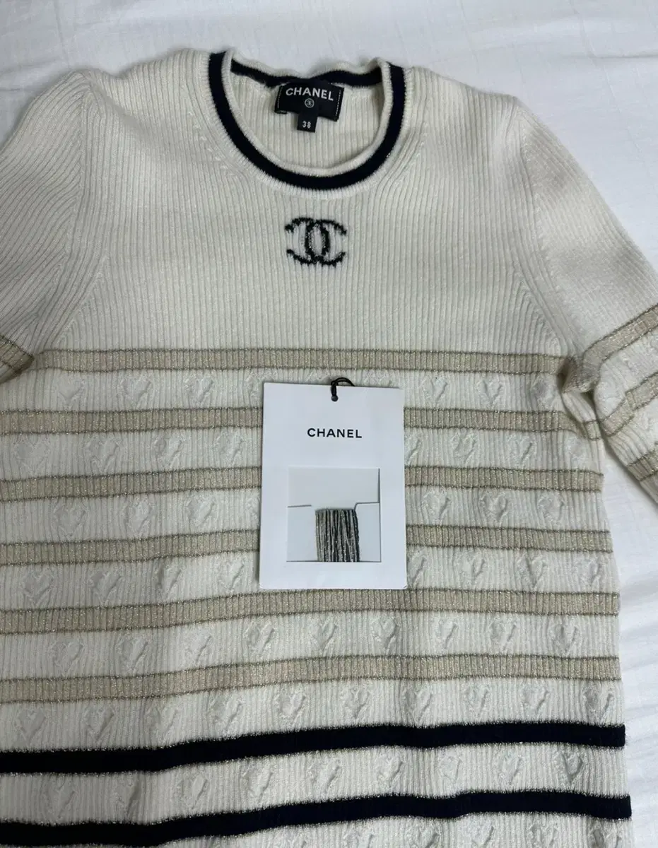 (New) Chanel Heart Knit Top Size 38 (domestic size 55) P73505