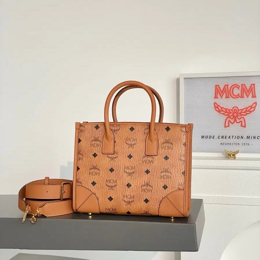 엠씨엠 MCM Munchen 스몰 탑 핸드백