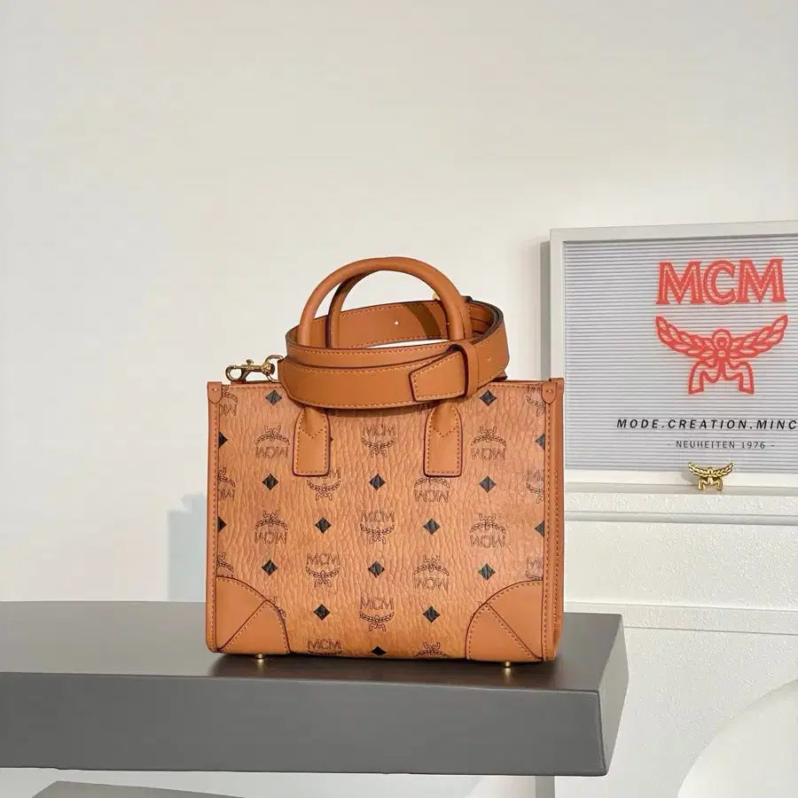 엠씨엠 MCM Munchen 스몰 탑 핸드백