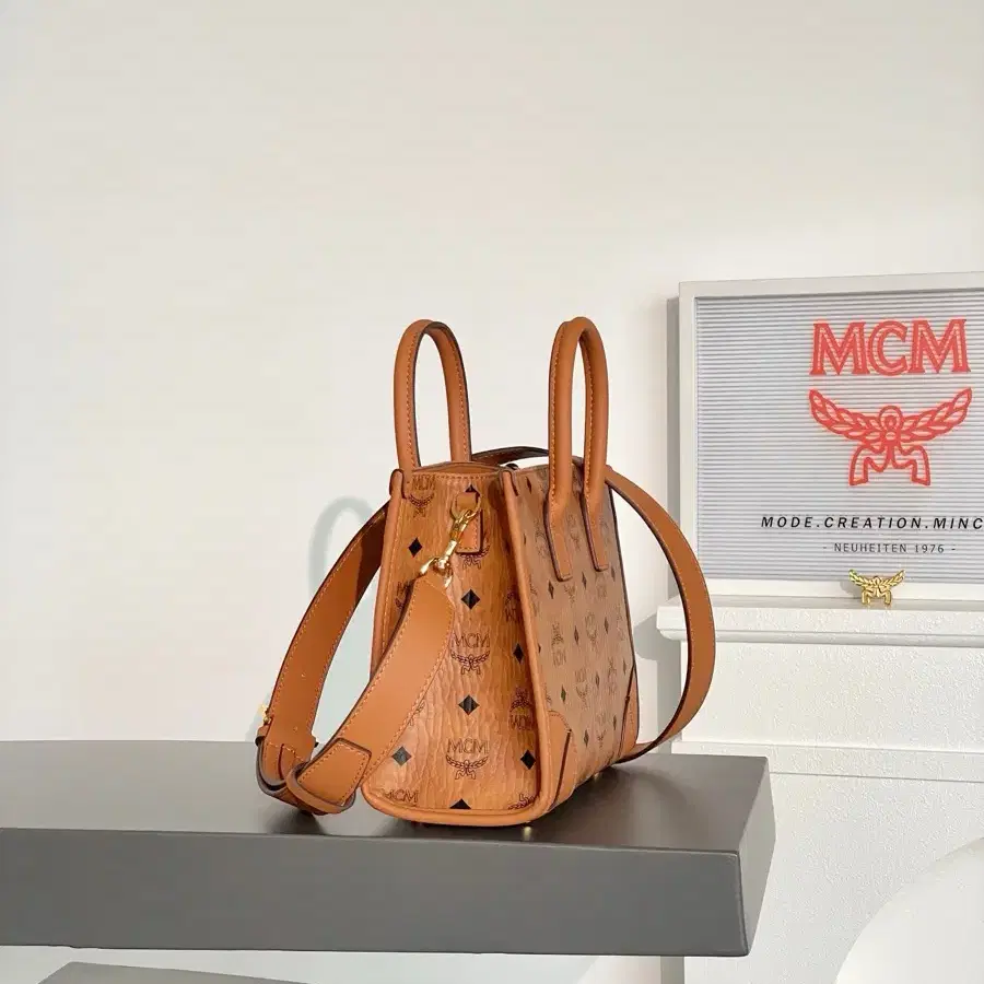 엠씨엠 MCM Munchen 스몰 탑 핸드백