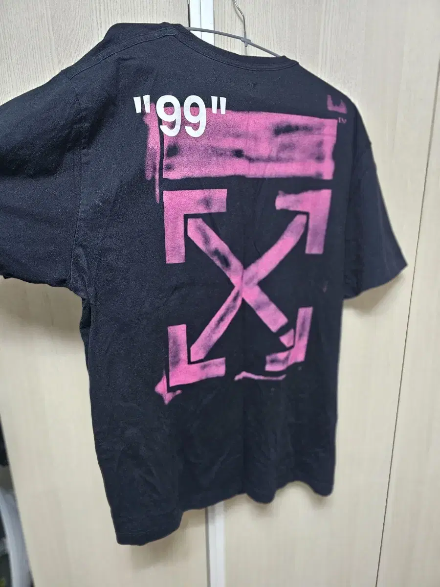 Off-white short sleeves