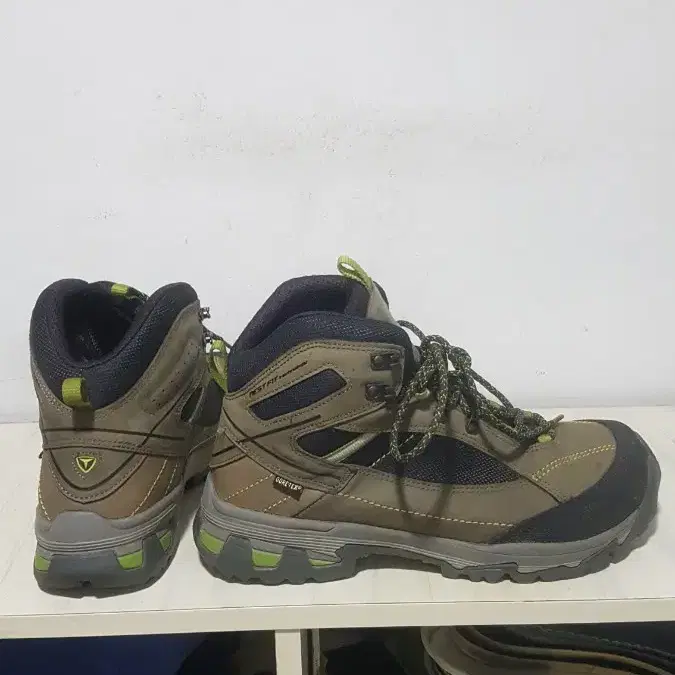 택포 270-275 A급 정품 트렉스타 GORE-TEX 트레킹 중등산화