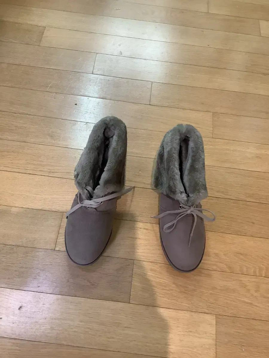 Women's fur shoes