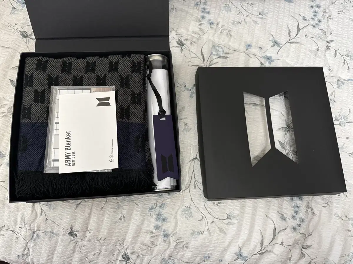 Sells BTS Merchbox1