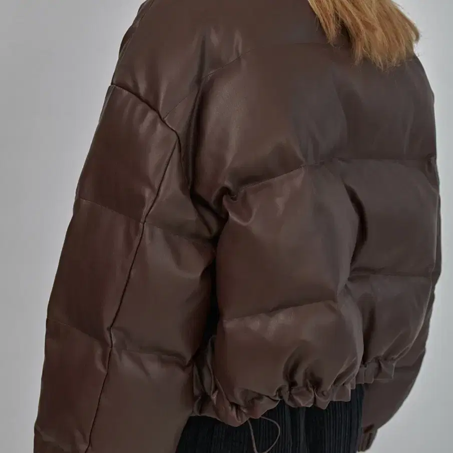 줄리아페페 Urban Crop Leather Padding (Brown)