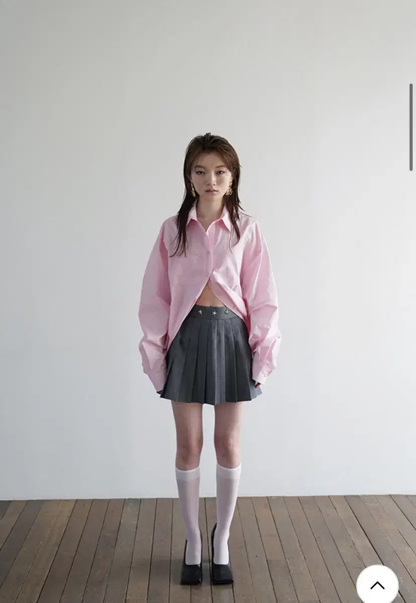 데어드 STAR RIVET PLEATED MINI SKIRT