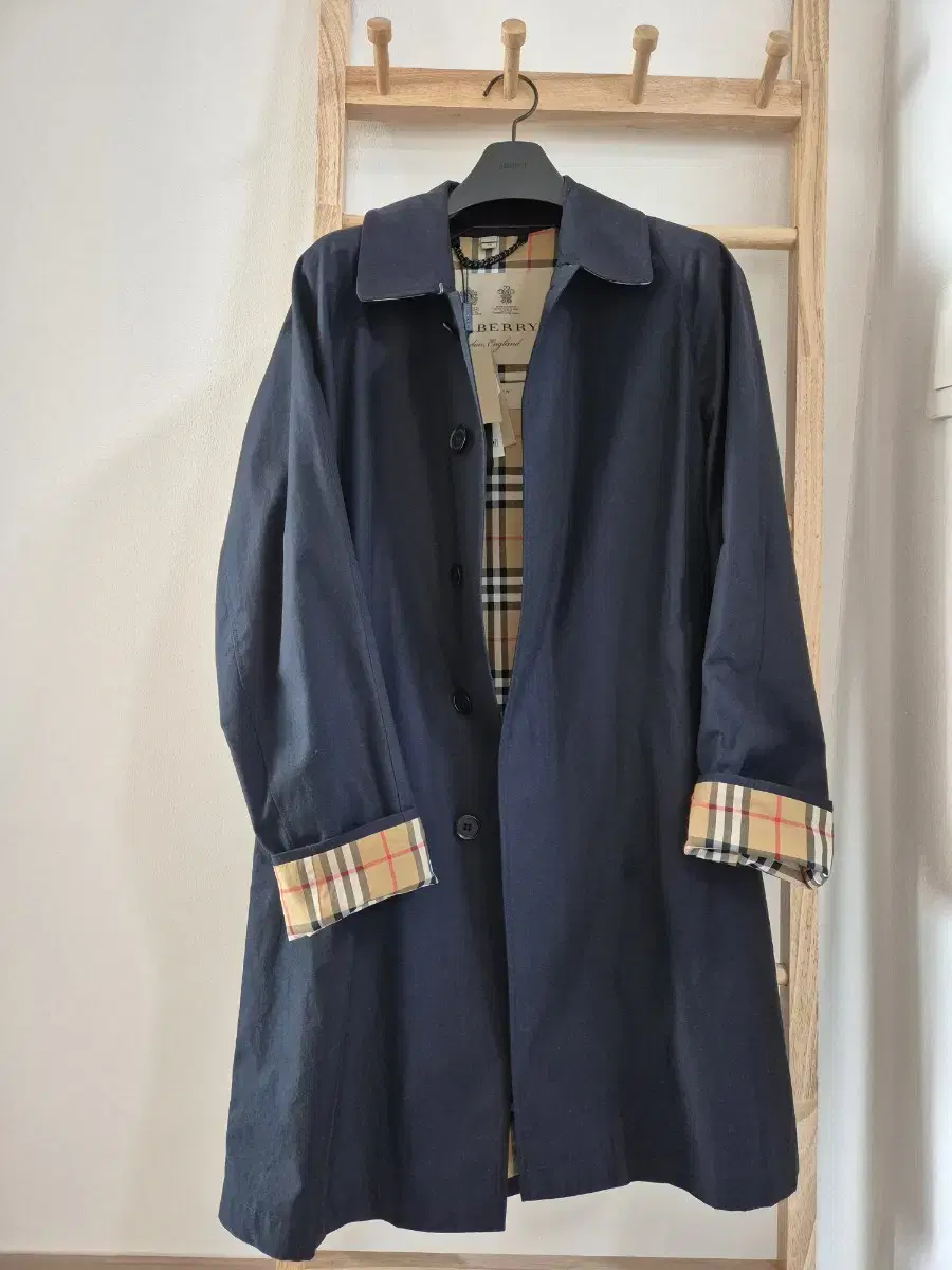 Burberry Camden Carcoat 48