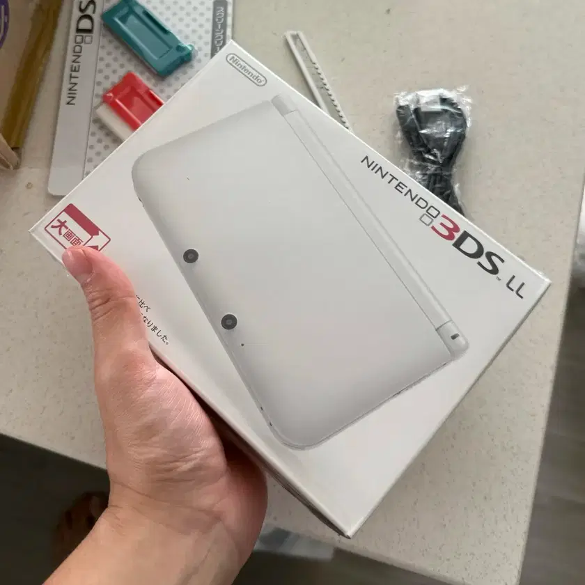 3ds First Design Numerous 3DS LL First Edition White on Bunjang Global Site.