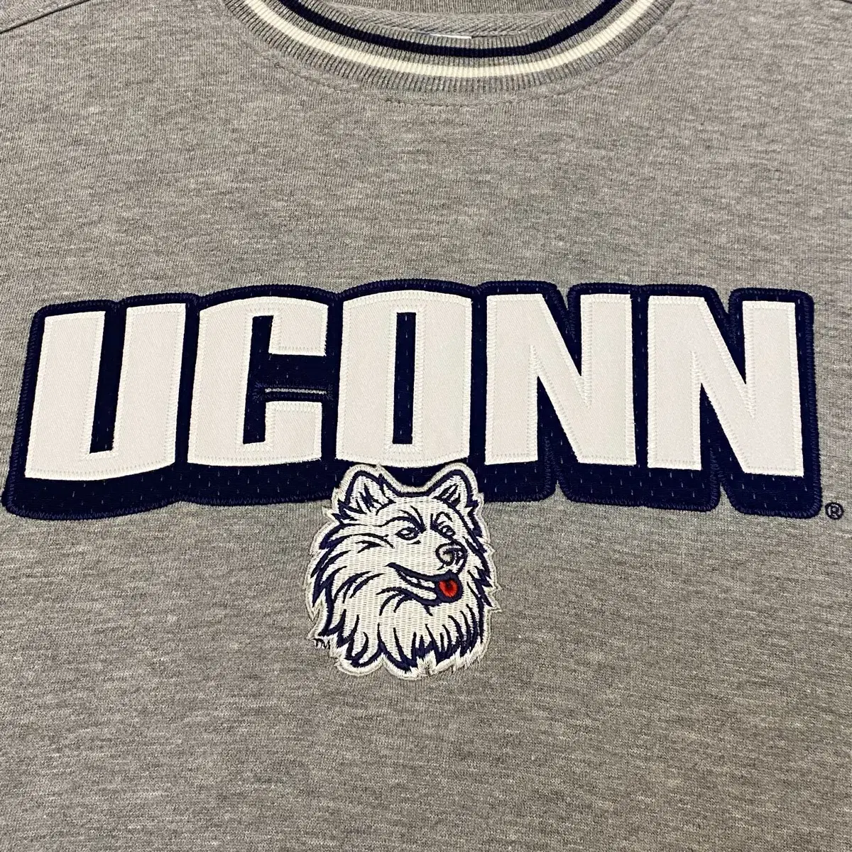 00s USA 빈티지 NCAA UCONN 맨투맨