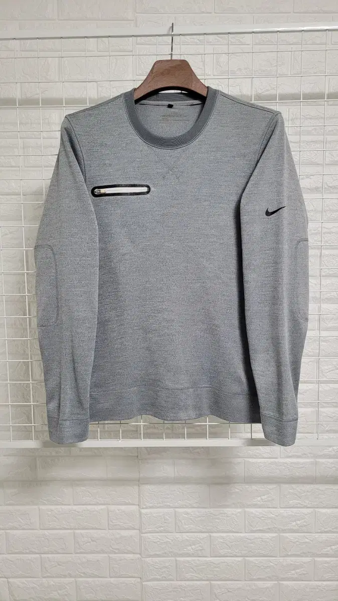 [S]NIKE 나이키해외판 그레이 포켓지퍼디테일 남성골프웨어 스판티셔츠