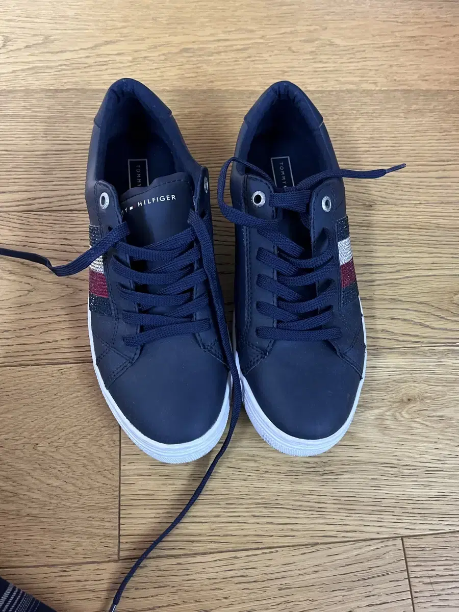 Tommy Hilfiger Cowhide Sneakers 240