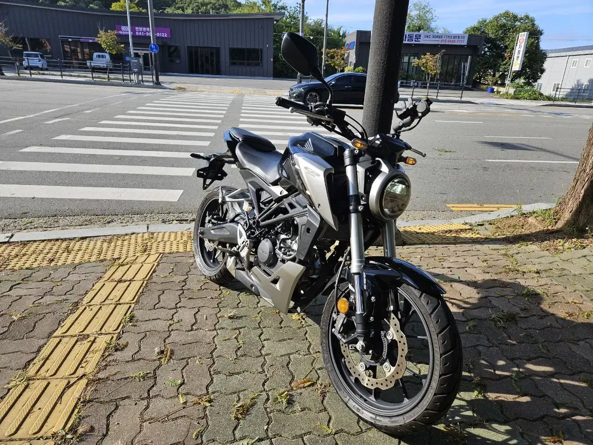 천안 평택 18년식 최상급관리 혼다 cb125r 판매해요. 충청 경기