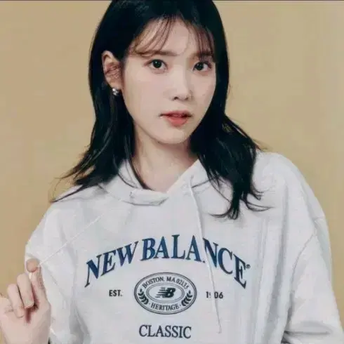 99.9 > 6 ) 뉴발란스 24FW 신상 아이유 후드티 핑크