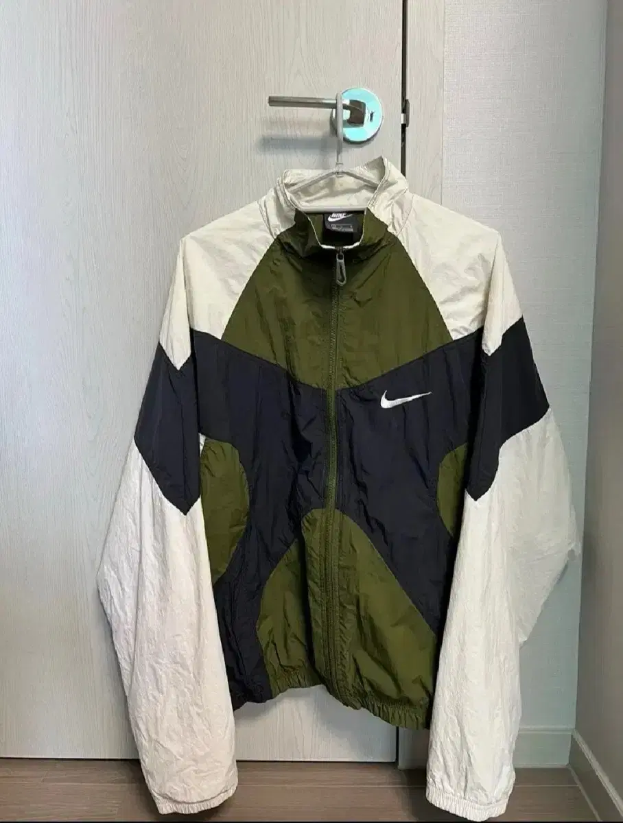 Nike Reissue Woven Windbreaker L