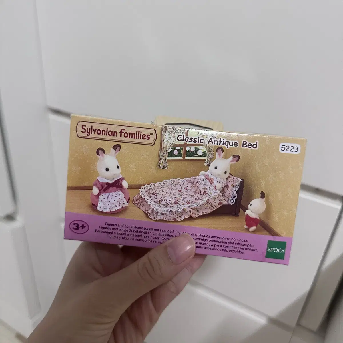 Unsealed) Sylvanian 5223 Antique Bed