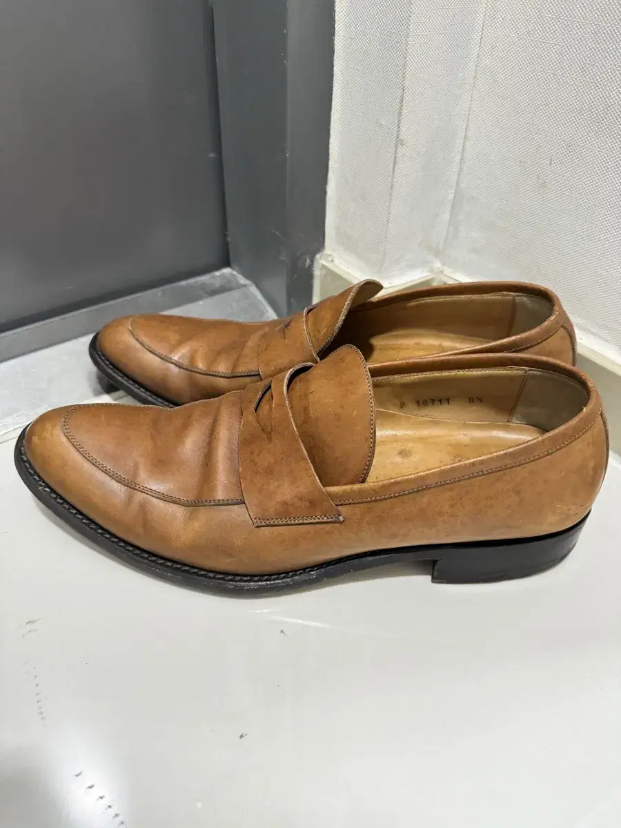 폴리니 POLLINI 페니 로퍼 8 1/2 사이즈 265 홍창 ITALY