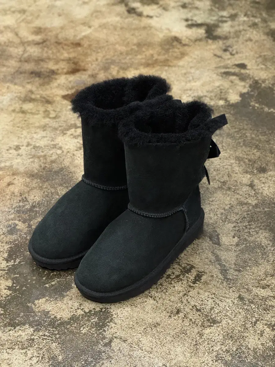 UGG Bailey Bow Black