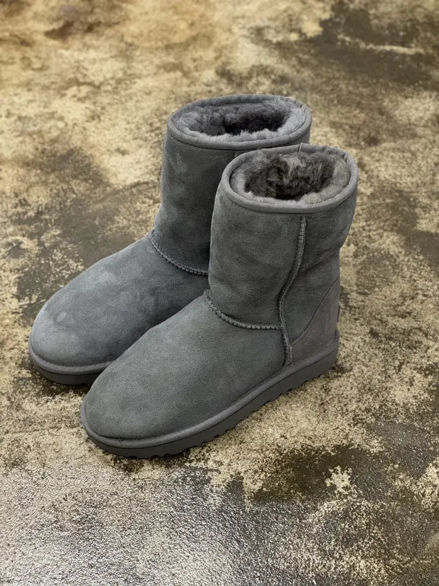 UGG Classic Short Gray