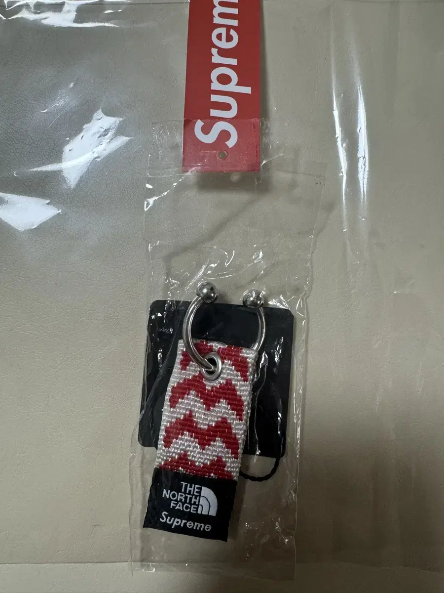 슈프림 노스페이스 woven keychain 22FW 정품