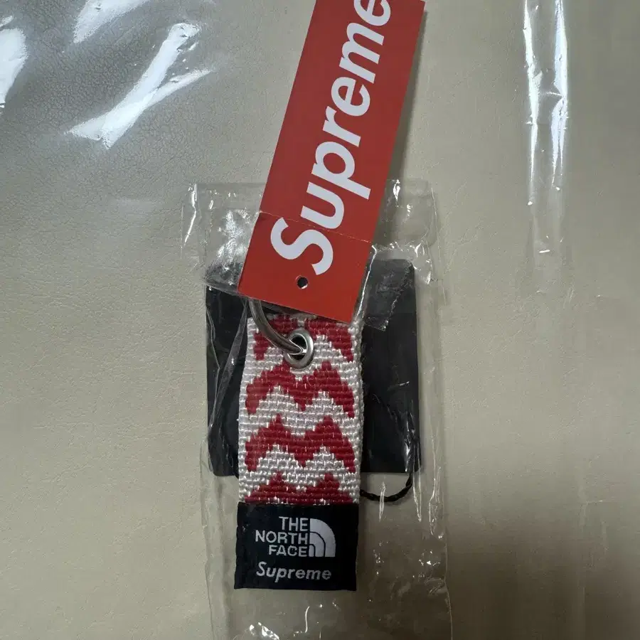 슈프림 노스페이스 woven keychain 22FW 정품