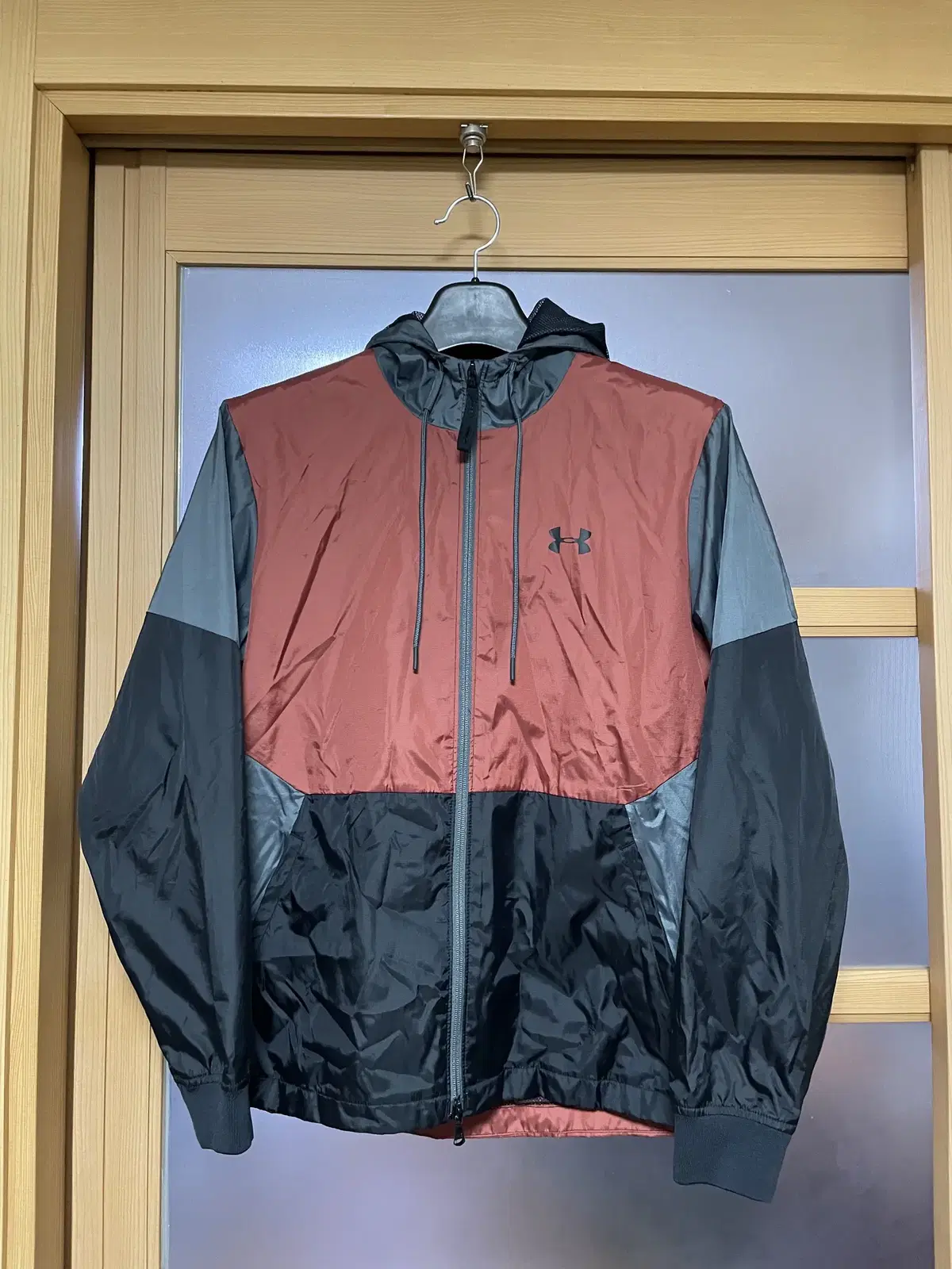 Under Armour Windbreaker (size M)