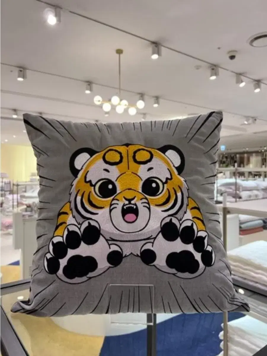 *(New Product) Mr. Tiger limited edition Mukke Embroidery Cushion*