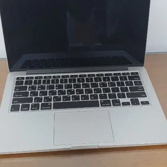 apple MacBook pro 액정 부서짐