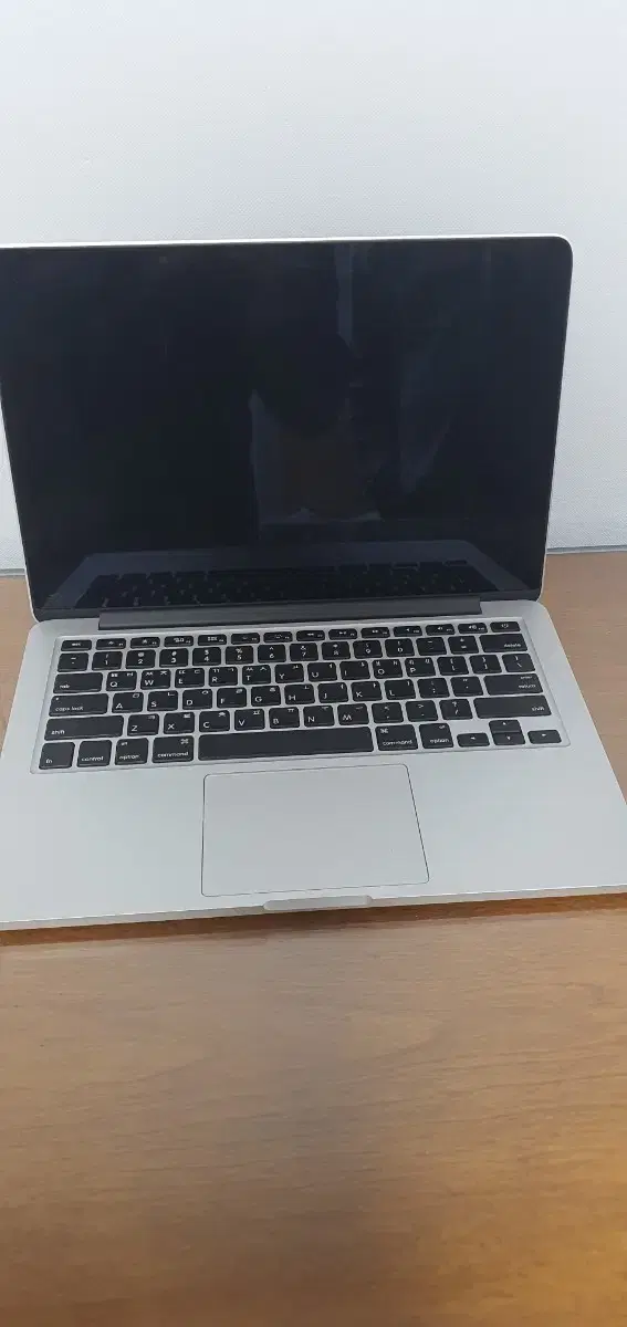 apple MacBook pro 액정 부서짐