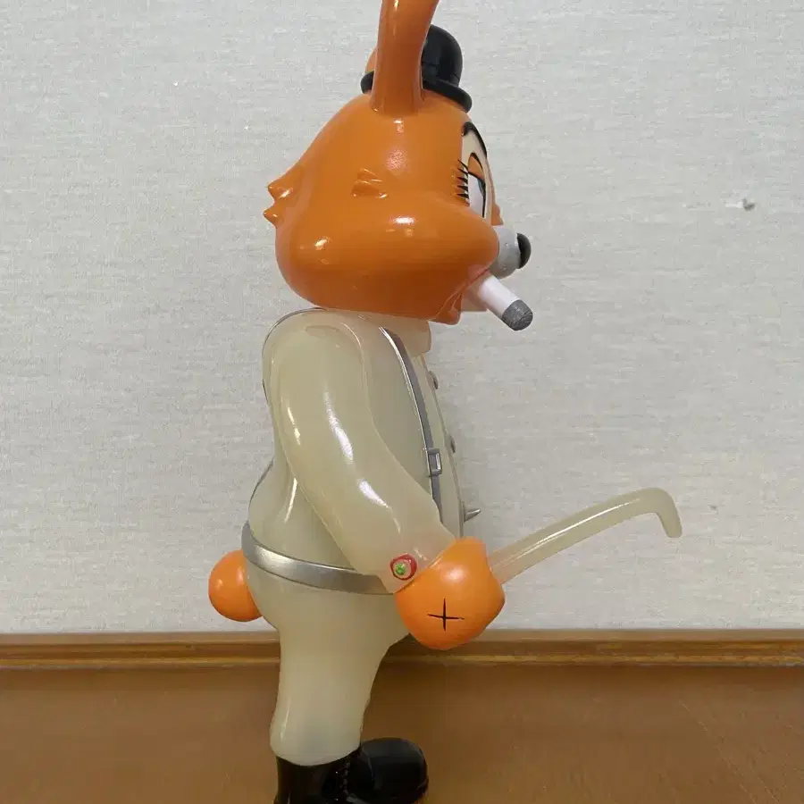 Frank Kozik 클락워크 캐럿 소프비 토이 (Milky)