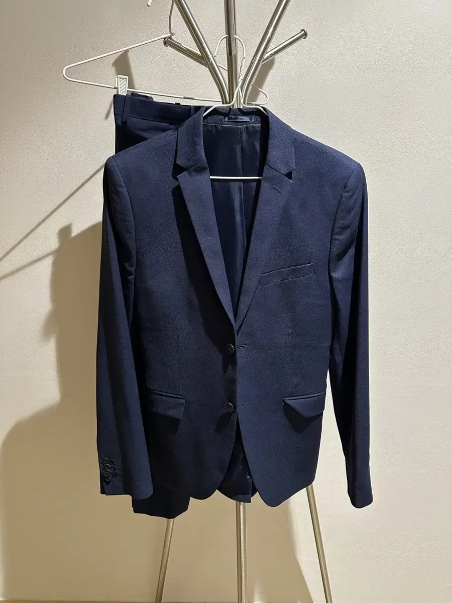 H&M Men's bom and gaeul suit set navy