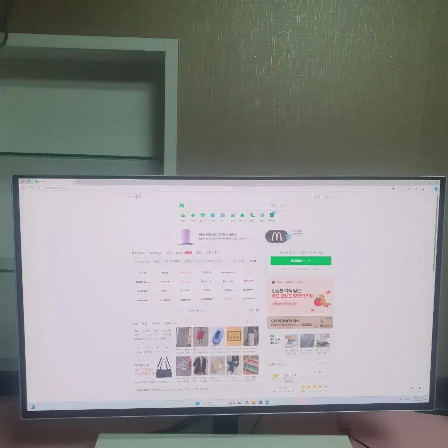 삼성 오디세이 OLED G80SD S32DG800  팝니다