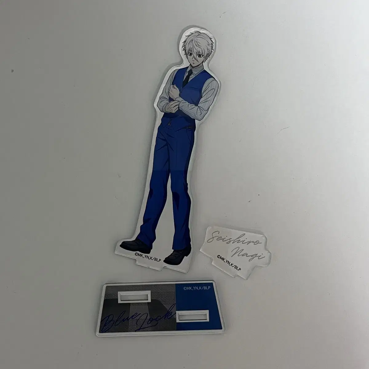 BLUELOCK Nagi Suit acrylic Stand