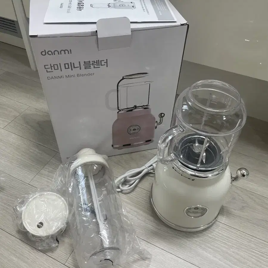 레트로 미니 믹서기 (텀블러 600ml, 머그컵 500ml 포함)