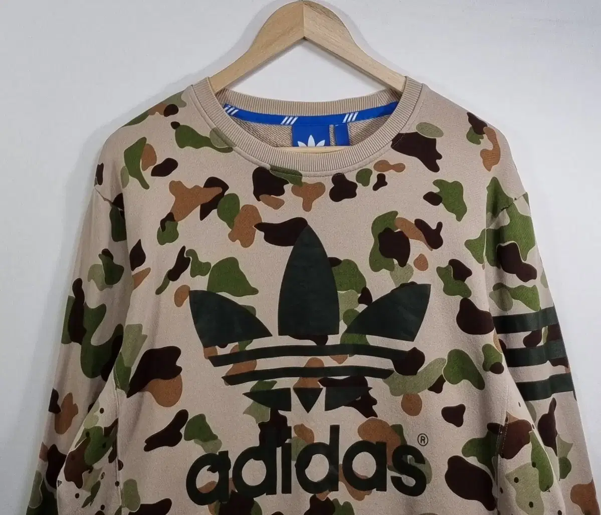 L (100) Adidas Camo Man to Man