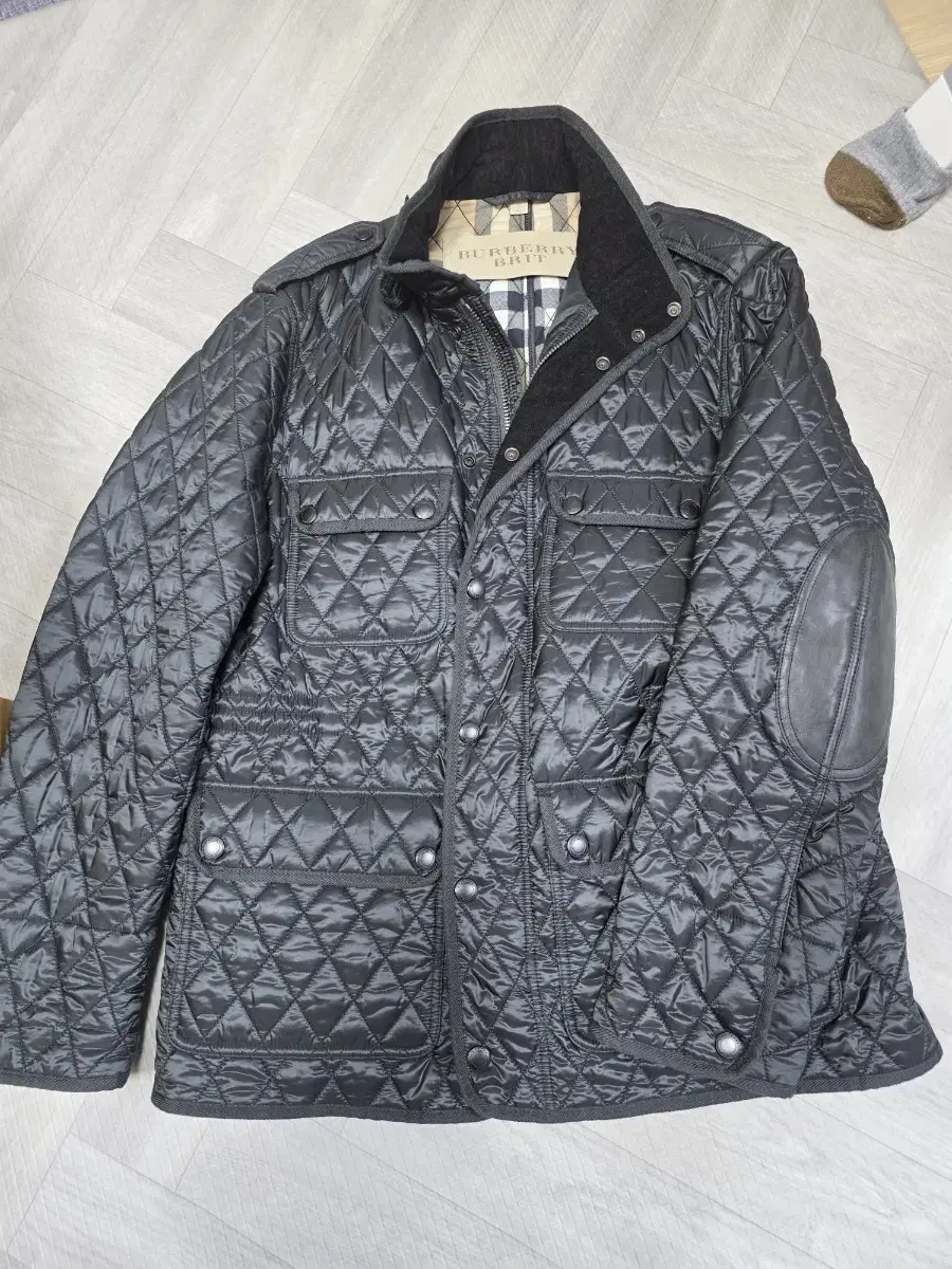 Burberry Genuine Quilted Black Jacket 105