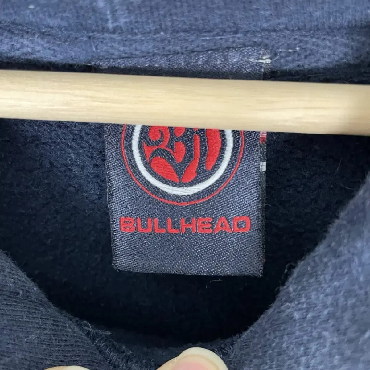 Bullhead 사이드 포인트 로고 기모 후드티