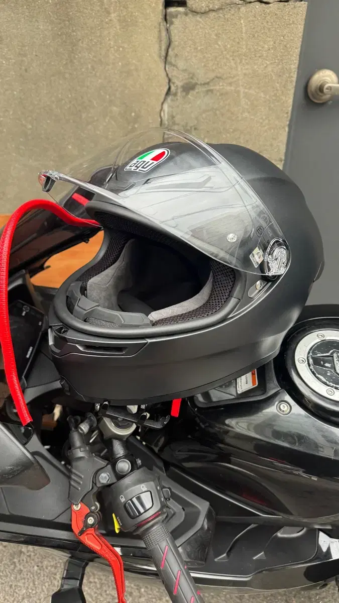 AGV K6 s 헬멧 판매합니다