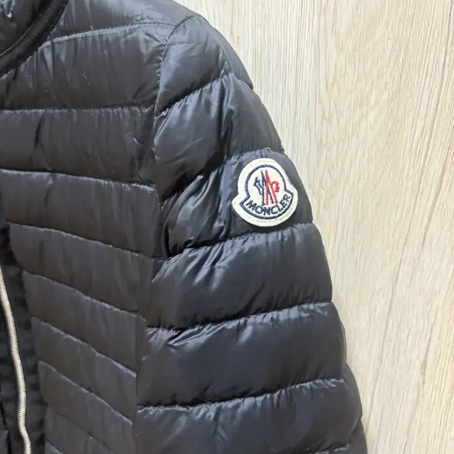 몽클레어 라이에(moncler raie)