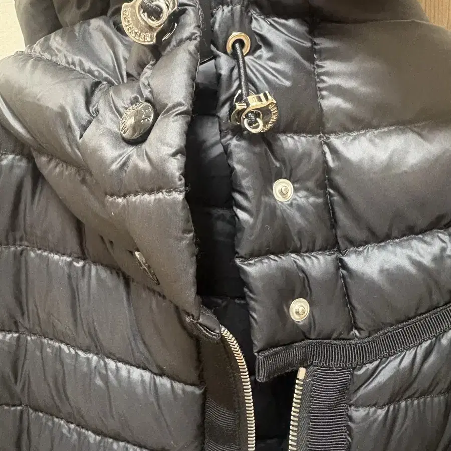 몽클레어 라이에(moncler raie)