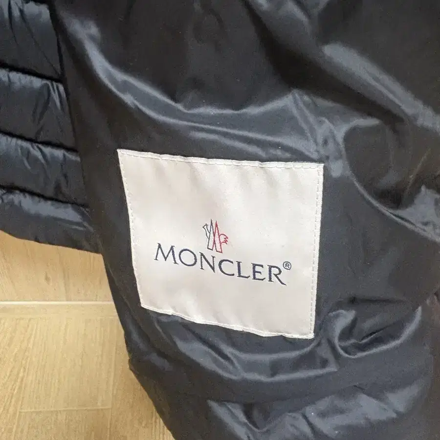 몽클레어 라이에(moncler raie)