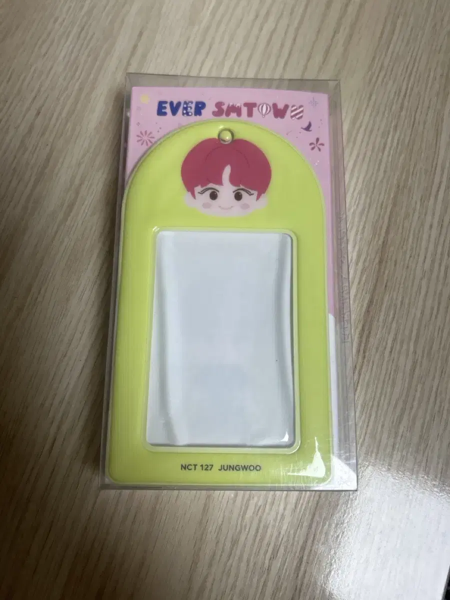 Everland jungwoo photocard holder