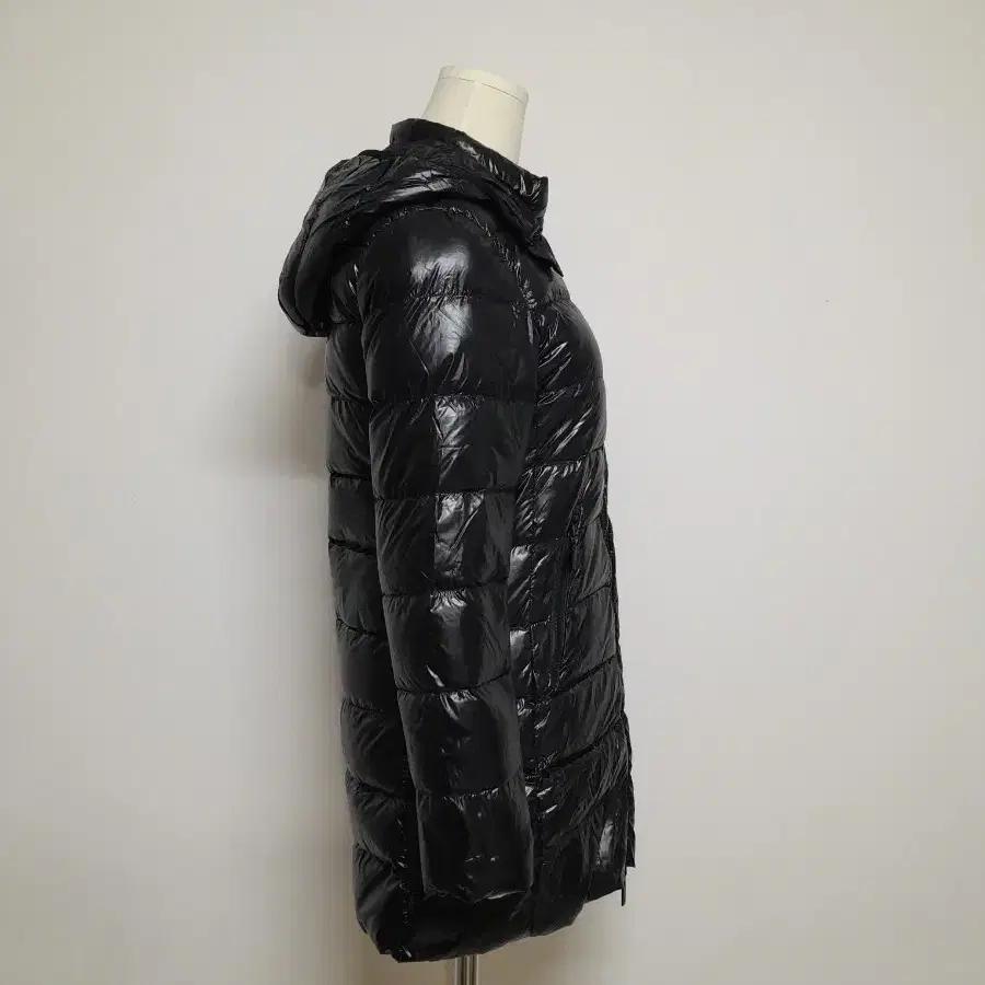 MONCLER 검정 경량 후드 패딩 점퍼(XXS)