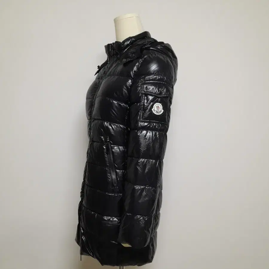 MONCLER 검정 경량 후드 패딩 점퍼(XXS)