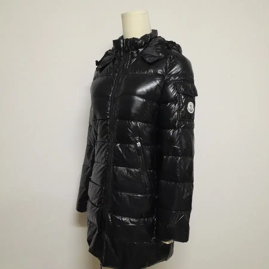 MONCLER 검정 경량 후드 패딩 점퍼(XXS)