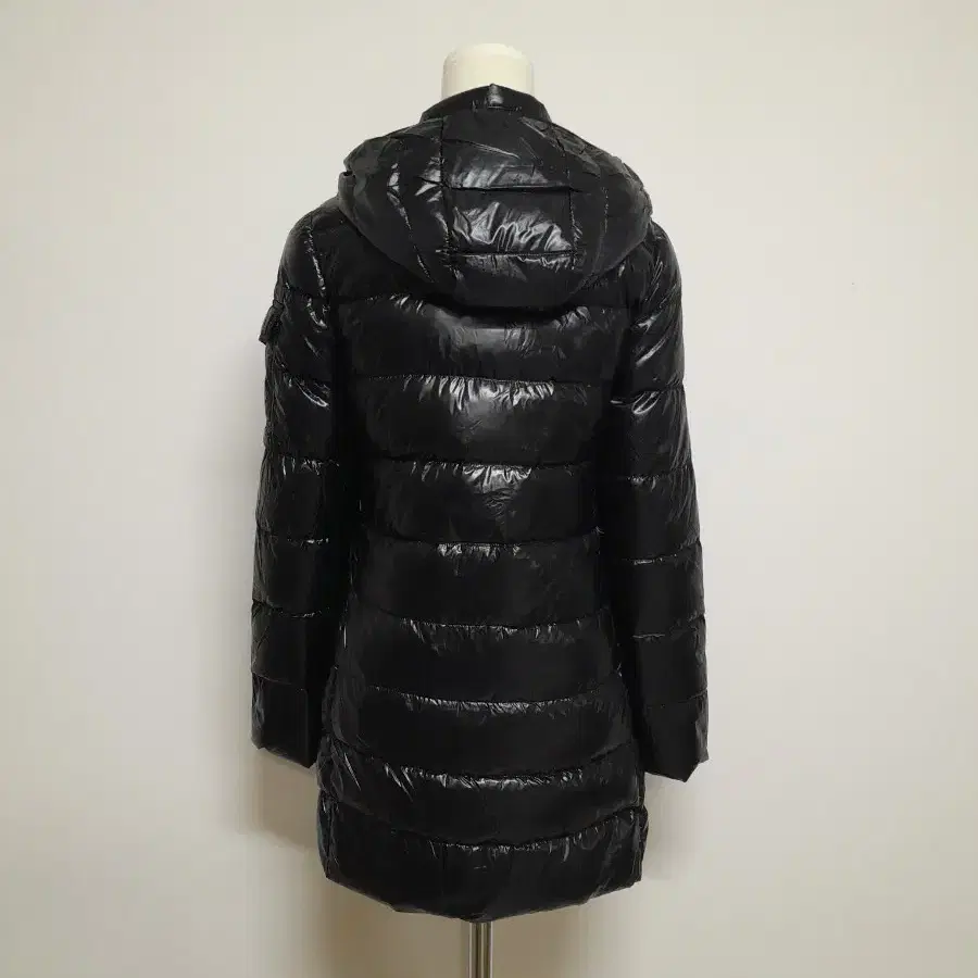 MONCLER 검정 경량 후드 패딩 점퍼(XXS)