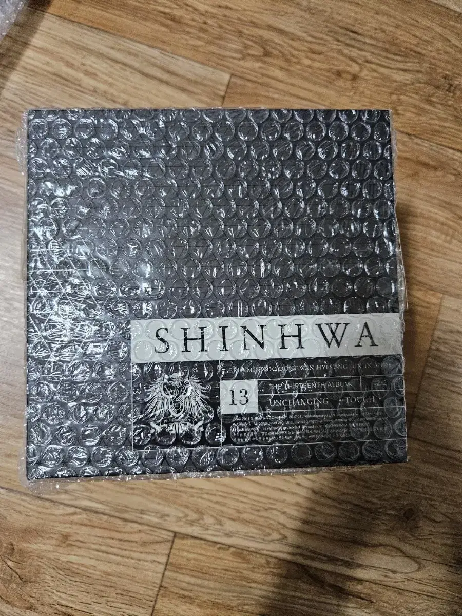 SHINHWA - Regular 13th Album SHINHWA UNCHANGING