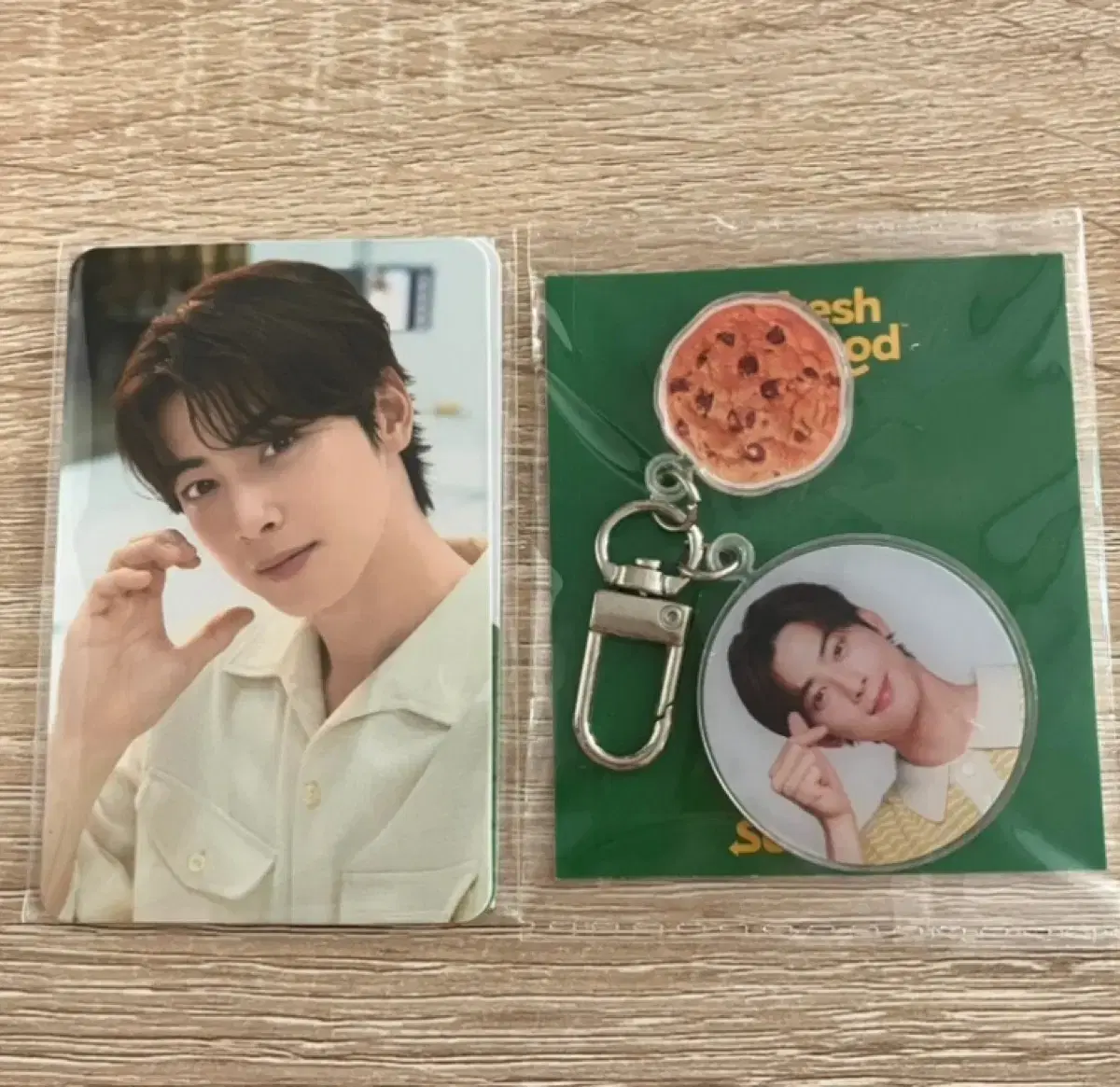 Cha Eunwoo Subway Keyring, Photocard