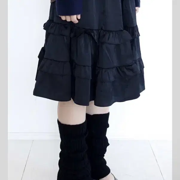 샵페어리 silky frill flare skirt